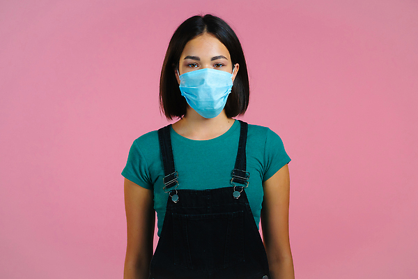 포토 JPG 해외이미지 손 여자 감정 얼굴 생각 비즈니스 청소년 실내 가면 한명 사람 인종 성인 가로 파란색 놀람 고통 슬픔 표현 보호 미녀 고민 문제 후회 긴장 실수 고립 심각 우울증 적자 전염병 조언 혼란 여자한명만 코로나바이러스 해외202309 해외포토 1 컬러 컨셉 표정 내부 신체부위 바이러스 질병 미인 여자만 파일형식