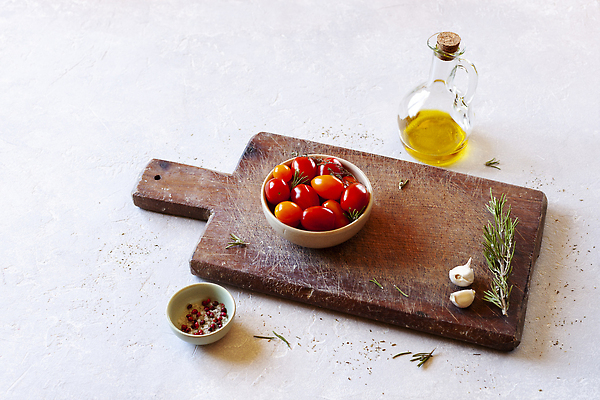 포토 JPG 해외이미지 계절 음식 컬러 다이어트 토마토 채소 오렌지 재료 탁자 회색배경 도마 마늘 요리 사람없음 목재 빨간색 초록색 컬러풀 노란색 주방 식당 식사 저녁식사 샐러드 수확 체리 사발 자르기 지중해 허브 향신료 준비 날것 소금 레시피 후추 로즈메리 점심식사 채식주의자 콘크리트 핸드메이드 카피스페이스 해외202309 해외포토 나무 식물 바다 가구 백그라운드 농업 과일 모션 주방용품 건강 상점 공백 회색 사기그릇 채식 향미료 파일형식
