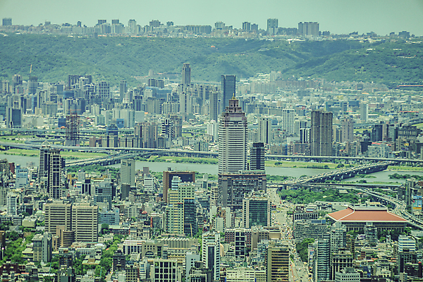 포토 JPG 해외이미지 해외 아시아 여행 자연 하늘 산 동양인 풍경 사람없음 야외 건물 도시풍경 맑음 고층빌딩 중국 도시 대만 만족 전망대 기관 랜드마크 수도권 해외202309 해외포토 건축물 감정 나라 날씨 인종 빌딩 생태계 지역 파일형식