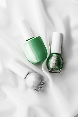 포토 JPG 해외이미지 백그라운드 사람없음 초록색 우아함 흰배경 매니큐어 구김 카피스페이스 해외포토 컬러 컨셉 모션 화장품 공백 흰색 파일형식