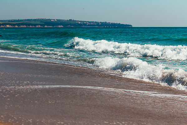 포토 JPG 해외이미지 계절 모래 파도 바다 섬 여행 백그라운드 자연 벽지 하늘 휴가 휴식 사람없음 야외 물 파란색 햇빛 태양 뷰티 노란색 평화 맑음 낭만 흰색 만 뜨거움 서핑 떨어짐 휴양지 내추럴 파라다이스 수평선 해외202309 해외포토 자연요소 컬러 컨셉 날씨 장소 수상스포츠 생태계 파일형식