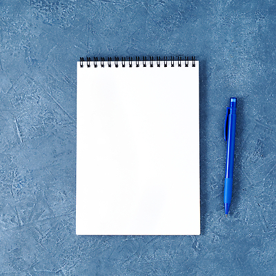 포토 JPG 해외이미지 교육 포스터 종이 백그라운드 비즈니스 학교 탁자 프레임 나선형 사람없음 책 파란색 사무실 우주 다이어리 쪽지 공책 어둠 봄 공백 회색 흰색 오픈 메시지 계획 편지 문서 페이지 시트 규율 콘크리트 목업 플랫레이 비어있는 해외202309 해외포토 계절 컬러 가구 컨셉 무늬 문구용품 사무용품 플랫 파일형식