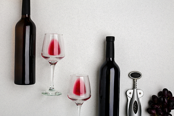 포토 JPG 해외이미지 백그라운드 와인잔 포도 사람없음 와인 축하 와인병 와인오프너 카피스페이스 해외202309 해외포토 컨셉 술잔 과일 병_용기 주류 공백 병따개 파일형식