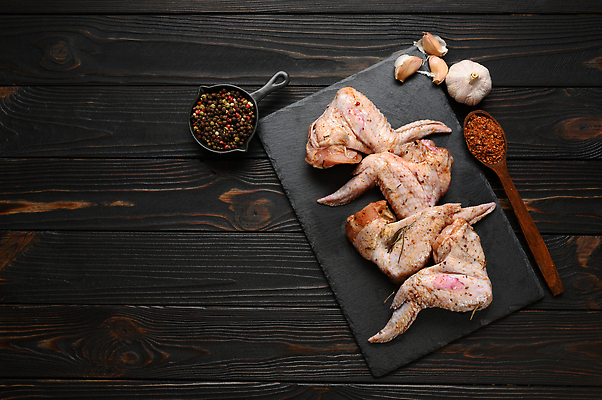 포토 JPG 해외이미지 음식 백그라운드 채소 재료 탁자 조류 건강 마늘 육류 요리 사람없음 목재 빨간색 주방 식당 식사 저녁식사 치킨 시골 신선 바 그릴 굽기 먹기 허브 속도 준비 날것 후추 성분 수탉 생식 암탉 절임 해로움 해외202309 해외포토 나무 식물 동물 컬러 가구 컨셉 식재료 모션 주방용품 상점 닭 암컷 구이 향신료 수컷 닭고기요리 파일형식