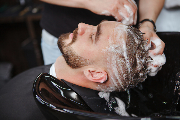 포토 JPG 해외이미지 직업 라이프스타일 헤어스타일 남자 산업 얼굴 휴식 수염 건강 두명 물 뷰티 유행 상점 화장품 수확 도시 미용사 이발 자르기 고객 서비스 샴푸 몸단장 이발소 돌봄 린스 벌목 이발사 힙스터 해외202309 해외포토 자연요소 패션 컨셉 농업 모션 사람 생활 신체부위 위생용품 뷰티샵 파일형식