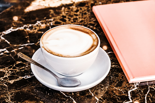 포토 JPG 해외이미지 여유 커피 휴식 사람없음 카페 분위기 커피잔 티스푼 카푸치노 라떼 해외202309 해외포토 감정 음료 컨셉 잔 상점 숟가락 파일형식