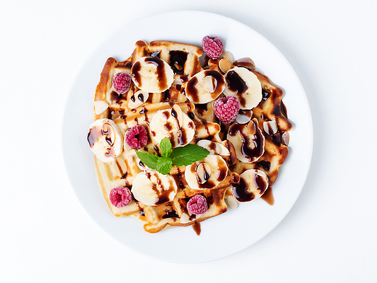 포토 JPG 해외이미지 접시 바나나 사람없음 하이앵글 민트 벨기에 시럽 베리 와플 해외202309 해외포토 식기 뷰포인트 과일 디저트 허브 서유럽 파일형식