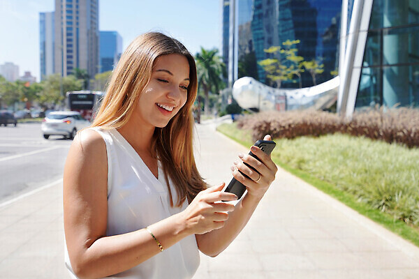 포토 JPG 해외이미지 행복 길 백그라운드 비즈니스 건축양식 유리 모바일 거리 한명 미소 풍경 건물 여름 금융 경제 스마트폰 핸드폰 도시풍경 뷰티 금속 고층빌딩 흰색 도시 센터 남아메리카 도심 전화기 고래 확인 정사각형 대도시 브라질 천연기념물 랜드마크 브라질사람 해외202309 해외포토 도형 1 건축물 계절 건축 감정 컬러 포유류 재질 표정 아메리카 사람 빌딩 전자제품 스마트기기 수중동물 파일형식