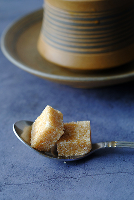 포토 JPG 해외이미지 모양 건강 사람없음 목재 갈색 쌓기 에너지 투명 차 설탕 순수 큐브 날것 탄수화물 패닝샷 해로움 해외202309 해외포토 나무 음료 컬러 컨셉 재료 모션 촬영기법 파일형식