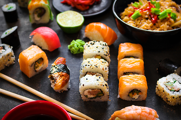 포토 JPG 해외이미지 젓가락 사람없음 초밥 롤스시 장어초밥 일본음식 해외202309 해외포토 음식 수저 파일형식