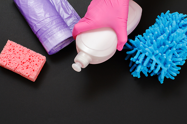 포토 JPG 해외이미지 손 비닐봉투 신체부위 깨끗함 잡기 청소도구 청소 세제 걸레 스펀지 해외202309 해외포토 컨셉 모션 봉투 사람 도구 파일형식