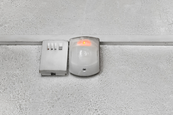 포토 JPG 해외이미지 산업 벽 백그라운드 불 주택 경고 경비 안전 사람없음 내부 사무실 디지털 모니터 장비 흰색 공구 긴급 관찰 재산 보호 손목시계 서비스 사인 예방 신호 보안 전자 공포 감시 시스템 경보 사생활 사이렌 설치 센서 신분증 제어 탐지 해외202309 해외포토 자연요소 시계 컬러 컨셉 비즈니스 장신구 모션 건물 금융 컴퓨터 도구 증명서 파일형식