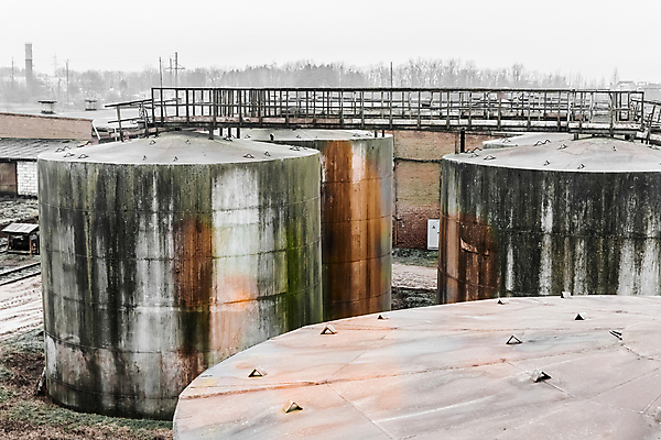 포토 JPG 해외이미지 식물 산업 백그라운드 비즈니스 건축양식 공장 통 굴뚝 사람없음 건물 경제 글로벌 환경 탑 금속 힘 에너지 흰색 액체 오염 역 제조 휘발유 석유 컨테이너 철 버리기 탱크 연료 가스 시스템 난방 수납 공학 디젤 옛날 철강 파이프라인 화학물질 해외202309 해외포토 건축물 교육 건축 컬러 공업 교통시설 모션 재질 화학 파이프_관 파일형식
