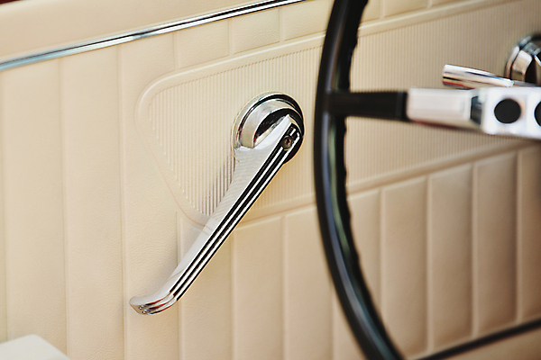 포토 JPG 해외이미지 디자인 창문 교통시설 자동차 새로움 실내 손잡이 사람없음 내부 빨간색 문 금속 장비 운전 수확 골동품 공구 판넬 바퀴 클래식 고급 수리 그릴 은색 가죽 묘사 부식 복고 기어 옛날 오리지널 자동 제어 조작 스타일 해외202309 해외포토 육상교통 컬러 교통 컨셉 농업 모션 재질 주방용품 도구 시설 파일형식