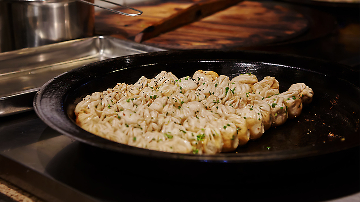 포토 JPG 해외이미지 돼지고기 요리 동양인 사람없음 주방 식당 요리사 식사 중국 튀김 흰색 시장 상하이 수증기 깨 폭식 길거리음식 번 인기 해외202309 해외포토 직업 아시아 음식 빵 컬러 식재료 육류 인종 상점 조미료 파일형식