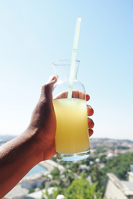 포토 JPG 해외이미지 안경 음료 음식 컬러 다이어트 오렌지 과일 자연 유리 하늘 휴식 건강 사람없음 파란색 노란색 우주 얼음 주스 추위 신선 잡기 조끼 액체 오렌지주스 레모네이드 해외202309 해외포토 자연요소 잡화 컨셉 모션 재질 외투 과일주스 생태계 에이드 파일형식