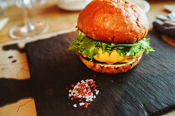 포토 JPG 해외이미지 접시 음식 백그라운드 다이어트 토마토 탁자 치즈 패스트푸드 샌드위치 육류 돼지고기 요리 사람없음 식당 식사 카페 소고기 튀김 햄버거 신선 맛 그릴 위험 큼 바비큐 굽기 메뉴 소금 칼로리 훈제 프랑스어 점심식사 번 맛있는 해외202309 해외포토 문자 식기 빵 가구 컨셉 채소 식재료 주방용품 유제품 건강 상점 인스턴트 크기 구이 파일형식