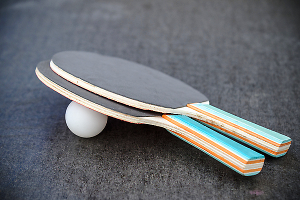 포토 JPG 해외이미지 직업 스포츠 포즈 백그라운드 2 공 놀이 탁자 실내 건강 손잡이 사람없음 목재 가로 빨간색 초록색 파란색 장비 로켓 도전 테니스 게임 흰색 라켓 그물 오브젝트 박쥐 고무 고립 스타일 해외202309 해외포토 나무 스포츠용품 컬러 가구 재료 포유류 내부 구기 파일형식