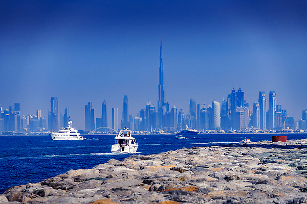 포토 JPG 해외이미지 중동 하늘 사람없음 고층빌딩 바위 함선 아랍에미리트 두바이 해외202309 해외포토 나라 배_교통 빌딩 돌_바위 파일형식
