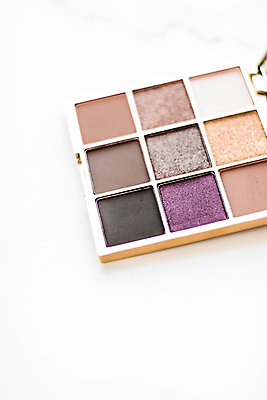 포토 JPG 해외이미지 백그라운드 사람없음 세트 뷰티 화려 대리석 아이섀도 해외202309 해외포토 컨셉 재료 화장품 파일형식