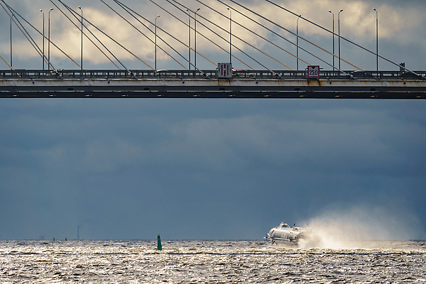 포토 JPG 해외이미지 선 파도 분홍색 여행 교통시설 하늘 새로움 사람없음 야외 건물 빨간색 물 파란색 강 여행객 탑 항구 일몰 도시 라켓 만 보트 성자 저녁 유성 큼 크루즈 아래 속도 러시아 운하 지역 랜드마크 해외202309 해외포토 자연요소 건축물 유럽 종교 스포츠용품 바다 컬러 교통 컨셉 배_교통 사람 노을 야간 크기 방향 시설 위치 파일형식