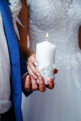 포토 JPG 해외이미지 전통 손 커플 드레스 행복 기독교 종교 문화 신랑 결혼 백그라운드 2 손가락 가족 관계 신혼부부 결혼식 불 남편 함께함 실내 사랑 사람 정장 사람없음 빛 뷰티 성당 교회 낭만 흰색 기도 잡기 심볼 약혼 연소 순간 해외202309 해외포토 자연요소 부부 옷 감정 컬러 컨셉 종교건축 모션 이벤트 내부 건물 신체부위 약속 신혼 파일형식