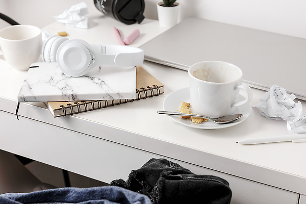 포토 JPG 해외이미지 직업 종이 음료 백그라운드 컨셉 비즈니스 탁자 협력 직장 사람없음 컵 노트북 컴퓨터 사무실 쌓기 우주 화물 시간 업무 작업실 책상 오브젝트 문서 파일 바쁨 폴더 업무과다 과부하 마감 프리랜서 혼란 많음 카피스페이스 해외202309 해외포토 식기 가구 회사 모션 전자제품 공백 운송업 작업 파일형식