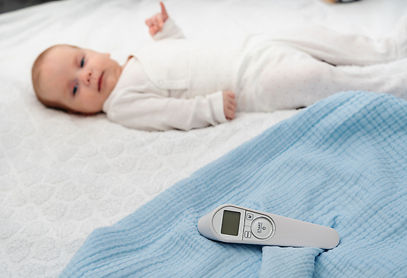포토 JPG 해외이미지 어린이 거리 주택 건강 한명 안전 스크린 고통 흰색 아기 신생아 질병 온도계 간호 확인 속도 온도 돌봄 센서 적외선 안락 정확 해외202309 해외포토 1 감정 컬러 컨셉 의학 모션 사람 건물 파일형식