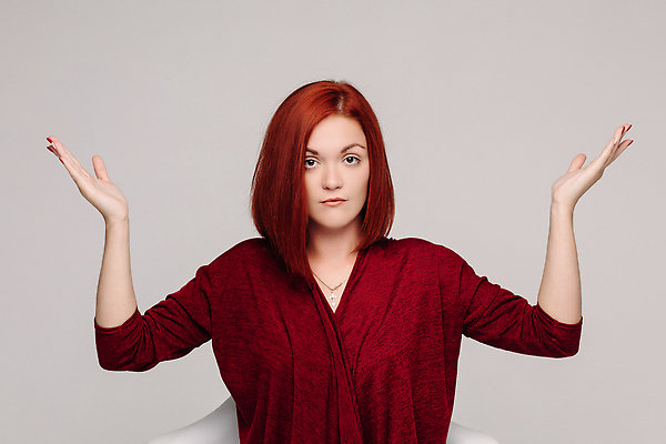 포토 JPG 해외이미지 백인 모델 여자 감정 얼굴 비즈니스 노동자 한명 사람 뷰티 금지 짜증 흰색 표현 비즈니스우먼 퍼즐 좌절 질문 종업원 어깨 경영자 해결 불만 의문 대답 바보 반응 혼란 해외202309 해외포토 서양인 직업 1 컬러 컨셉 신체부위 직장인 리더 파일형식