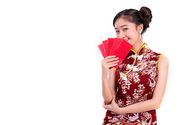 포토 JPG 해외이미지 전통 라이프스타일 드레스 옷 여자 행복 아시아 문화 빵 지폐 돈 태국 새로움 관리 선물 한명 사람 동양인 빨간색 뷰티 축제 중국 흰색 잡기 행운 치파오 연도 팩 적재 2018년 고립 춘절 해외202309 해외포토 1 명절 감정 나라 음식 컬러 컨셉 모션 인종 생활 화장품 재산 전통의상 중국전통 파일형식