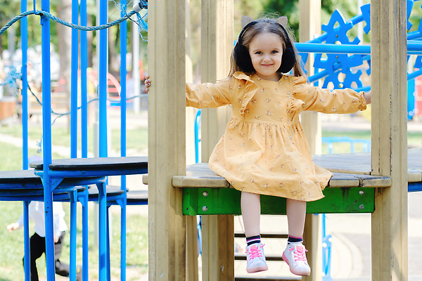 포토 JPG 해외이미지 백인 모델 1 라이프스타일 드레스 공원 여자 행복 감정 얼굴 어린이 포즈 백그라운드 놀이 휴식 거리 한명 미소 사람 야외 햇빛 기쁨 자유 놀이터 작음 긍정 회전목마 일반 돌봄 해외202309 해외포토 서양인 옷 공공시설 컨셉 모션 표정 생활 신체부위 태양 놀이기구 크기 파일형식