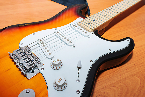 포토 JPG 해외이미지 직업 줄 악기 음악 노래 취미 사람없음 목재 전자제품 소리 공연 장비 게임 흰색 기구 기타 끈 우아함 볼륨 일렉기타 배열 오브젝트 복고 쇼 열정 스테레오 재즈 리듬 멜로디 옛날 조율 텀블러 해외202309 해외포토 나무 감정 컬러 컨셉 재료 놀이 현악기 문화예술 이벤트 컵 파일형식