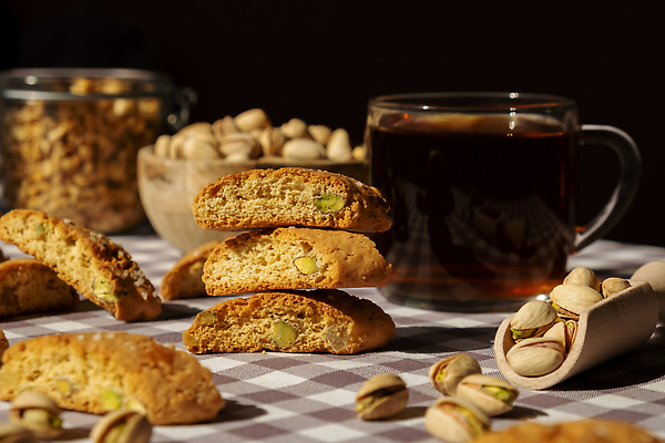 포토 JPG 해외이미지 단면 잔 바닥 사람없음 쌓기 쿠키 체크무늬 나무그릇 피스타치오 홈메이드 비스코티 비건 해외202309 해외포토 그릇 식기 빵 무늬 모션 디저트 목재 견과류 만들기 채식주의자 파일형식