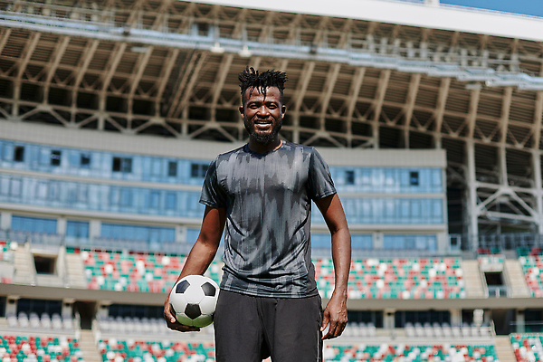 포토 JPG 해외이미지 라이프스타일 여자 행복 스포츠 축구공 모션 청소년 놀이 휴식 건강 한명 사람 성인 가로 컬러풀 운동 축구 경기장 킥 연결 결심 준비 골키퍼 성인만 자극 해외202309 해외포토 1 감정 컬러 컨셉 공 축구용품 스포츠시설 운동선수 생활 구기 파일형식