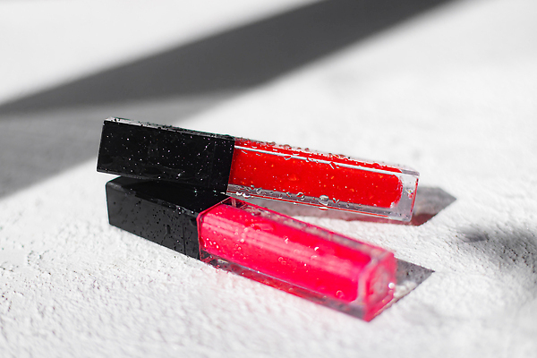 포토 JPG 해외이미지 직업 디자인 여자 얼굴 컬러 백그라운드 그림자 사람없음 빨간색 여름 빛 세트 컬러풀 뷰티 유행 화장품 립스틱 입 화려 막대기 플랫 고급 상품 입술 오브젝트 질감 만들기 립글로스 광택 스킨케어 내추럴 고립 돌봄 목업 스타일 미니멀 해외202309 해외포토 계절 컨셉 모션 사람 신체부위 파일형식