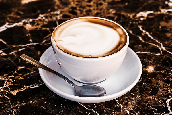 포토 JPG 해외이미지 여유 커피 휴식 사람없음 카페 분위기 커피잔 티스푼 카푸치노 라떼 해외202309 해외포토 감정 음료 컨셉 잔 상점 숟가락 파일형식