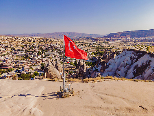 포토 JPG 해외이미지 여행 하늘 사람없음 야외 마을 터키국기 튀르키예 해외202309 해외포토 아시아 국기 파일형식