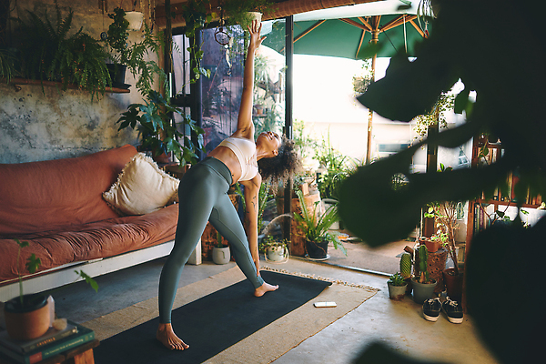 포토 JPG 해외이미지 직업 1 웰빙 스포츠 포즈 신체 의자 요가 가족 휴식 아파트 주택 실내 건강 한명 운동복 운동 평화 고요 활발 휴게실 재산 집중 연습 명상 주말 돌봄 마케팅 전용 진짜 해외202309 해외포토 옷 가구 컨셉 관계 모션 사람 내부 건물 금융 파일형식