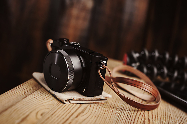 포토 JPG 해외이미지 직업 신체 취미 사람없음 카메라 디지털 검은색 장비 수확 상품 작음 발사 가죽 오브젝트 기어 고립 센서 스트랩 힙스터 해외202309 해외포토 패션 컬러 농업 전자제품 크기 파일형식