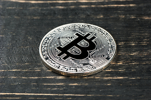 포토 JPG 해외이미지 컨셉 돈 인터넷 비즈니스 탁자 사람없음 목재 금융 경제 빛 쇼핑 쌓기 금속 디지털 동전 웹 그물 시장 암호 구매 은색 발굴 심볼 오브젝트 사인 무역 상업 만들기 전자 토막 전자상거래 가상 해외202309 해외포토 나무 산업 컬러 가구 재료 모션 재질 재산 파일형식