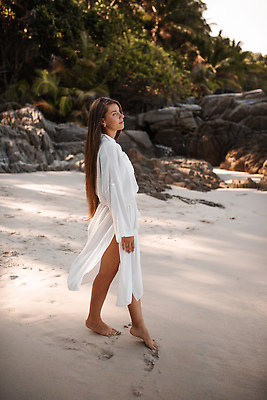 포토 JPG 해외이미지 백인 라이프스타일 옷 여자 남자 딸 행복 아들 어린이 바다 여행 가족 태국 성공 엄마 휴가 함께함 사랑 사람 성인 야외 두명 물 여름 태양 산책 기쁨 아빠 안다만 푸켓 해외202309 해외포토 자연요소 서양인 계절 감정 아시아 컨셉 관계 휴식 생활 파일형식