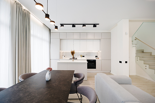 포토 JPG 해외이미지 디자인 가구 건축양식 창문 휴가 휴식 주택 실내 사람없음 내부 건물 빛 소파 주방 흰색 침대 재산 고급 맨션 진짜 스타일 미니멀 해외202309 해외포토 건축물 건축 컬러 생활용품 컨셉 의자 금융 파일형식