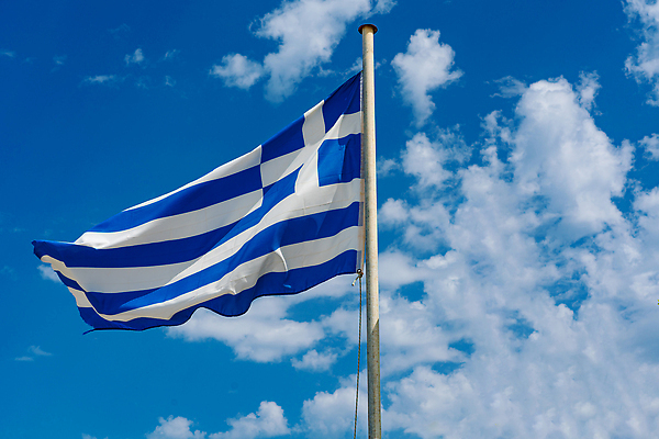 포토 JPG 해외이미지 유럽 여행 백그라운드 하늘 바람 기념 사람없음 파란색 줄무늬 흰색 깃발 닫기 지중해 심볼 그리스 깃대 애국심 그리스인 전국 해외202309 해외포토 자연요소 서양인 나라 바다 컬러 무늬 모션 날씨 파일형식