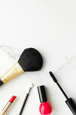 포토 JPG 해외이미지 백그라운드 사람없음 립스틱 고급 마스카라 매니큐어 대리석 메이크업브러쉬 해외202309 해외포토 컨셉 재료 화장품 붓 파일형식