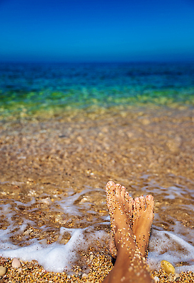 포토 JPG 해외이미지 라이프스타일 여자 바다 섬 여행 컨셉 신체 발 자연 하늘 아침 휴가 휴식 건강 한명 사람 해변 물 여름 파란색 청춘 뷰티 여행객 맑음 스파 기쁨 휴양지 해외202309 해외포토 주간 자연요소 1 계절 감정 컬러 날씨 생활 신체부위 장소 생태계 파일형식