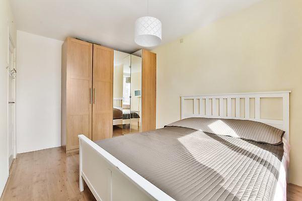 포토 JPG 해외이미지 그림자 사람없음 인테리어 햇빛 문 공간 거울 방 침대 장롱 해외202309 해외포토 디자인 가구 태양 파일형식