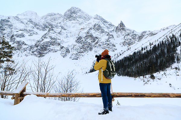 포토 JPG 해외이미지 나무 1 라이프스타일 유럽 호수 여행 겨울 자연 하늘 아침 휴가 산 파노라마 한명 사람 취미 야외 파란색 빛 햇빛 뷰티 노란색 여행객 걷기 카메라 환경 장비 추위 흰색 저녁 사진사 서리 폴란드 랜드마크 슬로바키아 절정 해외202309 해외포토 주간 식물 계절 나라 컬러 모션 촬영기법 생활 전자제품 태양 야간 작가 생태계 파일형식
