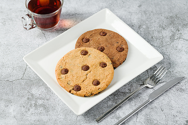 포토 JPG 해외이미지 커피 음료 음식 백그라운드 포장 디저트 사람없음 갈색 쌓기 쿠키 초콜릿 어둠 빵집 흰색 시골 원형 달콤 맛 아침식사 설탕 굽기 먹기 칼로리 충동구매 고립 부스러기 페스츄리 해로움 핸드메이드 맛있는 해외202309 해외포토 도형 빵 컬러 컨셉 모션 쇼핑 상점 식사 구이 과소비 파일형식