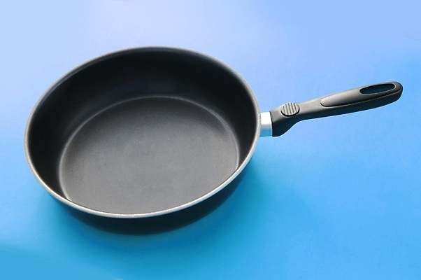 포토 JPG 해외이미지 음식 백그라운드 주방용품 요리 사람없음 파란색 금속 주방 튀김 기구 카피스페이스 비어있는 해외202309 해외포토 컬러 생활용품 재질 공백 파일형식