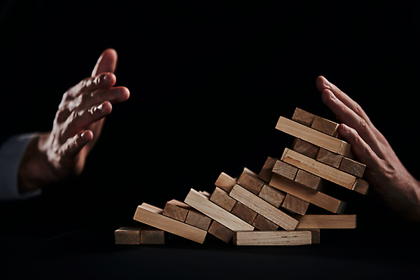 포토 JPG 해외이미지 직업 손 길 컨셉 비즈니스 사업가 사다리 성공 그래프 사람없음 금융 경제 계단 블록 성장 게임 비즈니스맨 조직 수비 변화 도박 떨어짐 보호 계획 위험 심볼 이익 단계 보험 순서 진행 개발 격파 도미노 방법 수입 위기 제어 프로젝트 해외202309 해외포토 남자 모션 놀이 신체부위 도구 직장인 파일형식